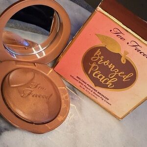 Too Faced Bronzed Peach Melting Powder Bronzer - Warm Tan
